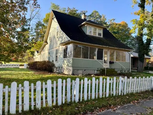 804 W Grand Street, Hastings, MI 49058 - #1