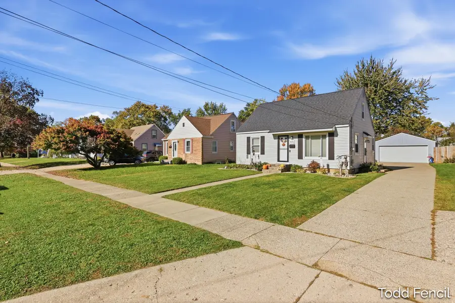 845 Cricklewood Street SW, Wyoming, MI 49509 - #3