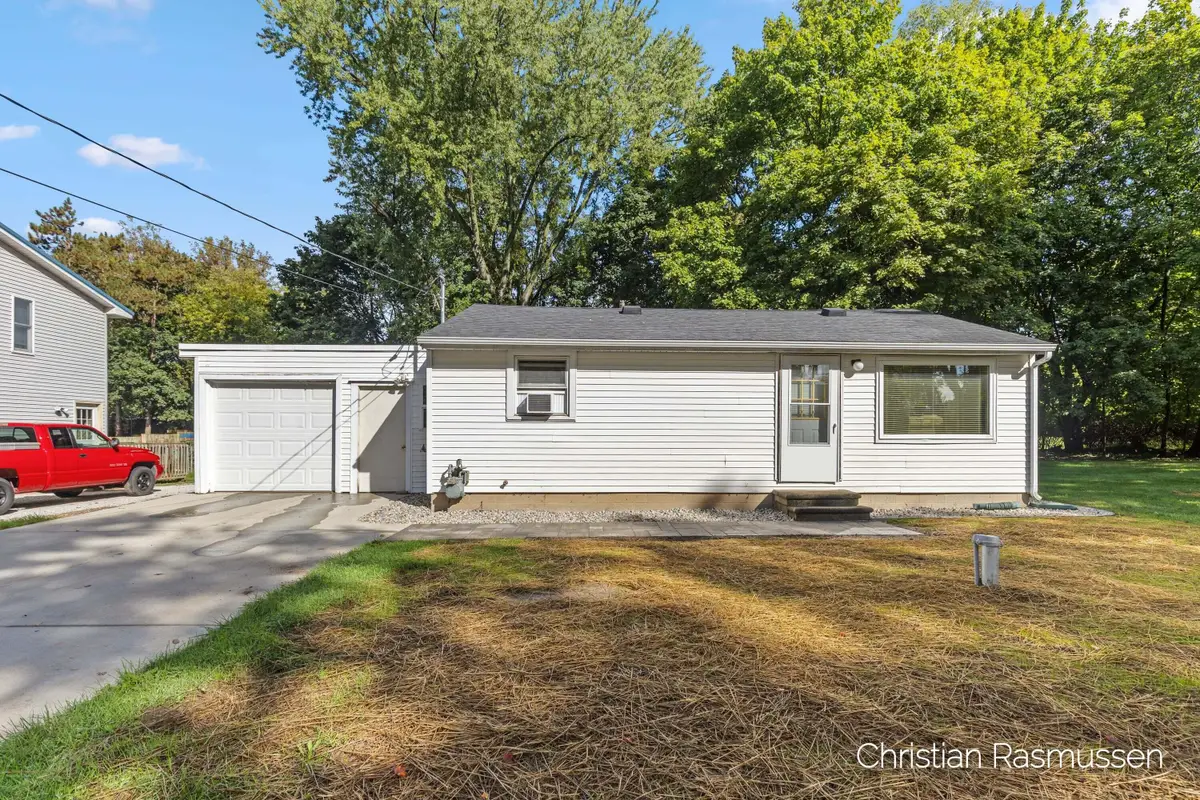 202 Fairview Drive, Greenville, MI 48838 - #1