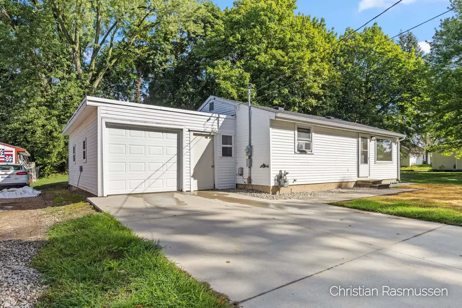 202 Fairview Drive, Greenville, MI 48838 - #2