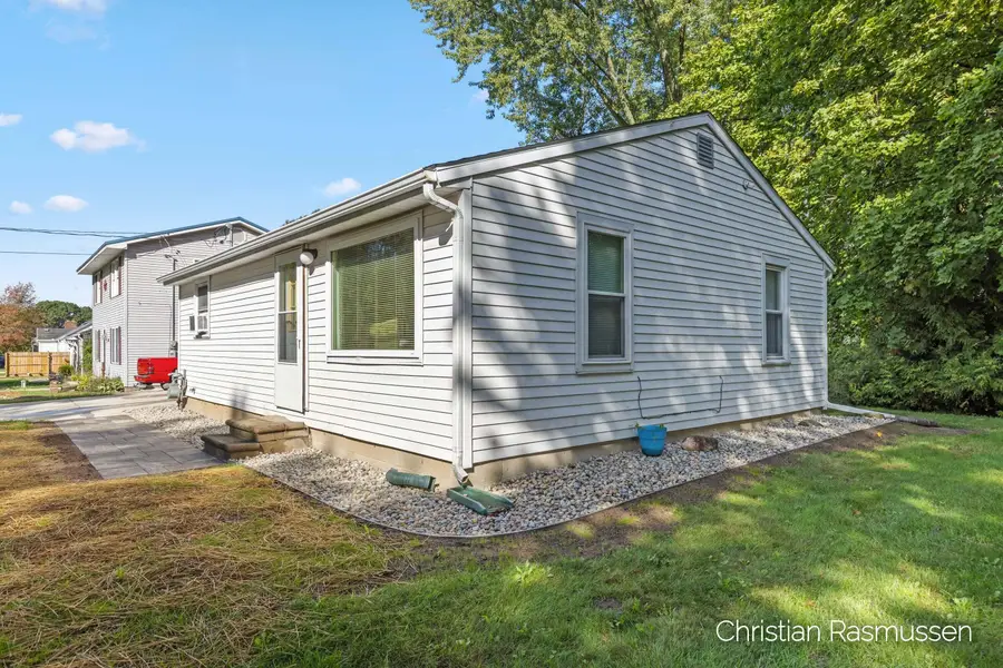 202 Fairview Drive, Greenville, MI 48838 - #3