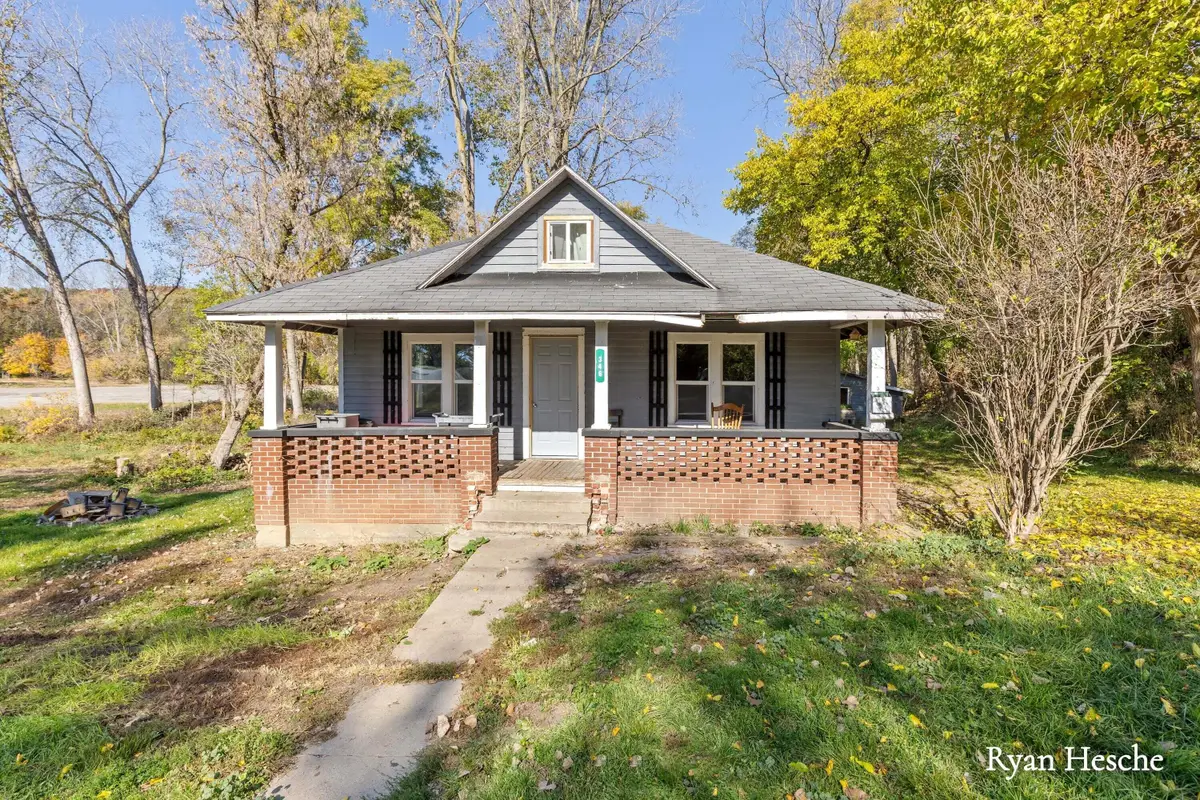 346 W Lincoln Avenue, Ionia, MI 48846 - #1