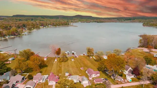 3310 Dumont Lake Drive, Allegan, MI 49010