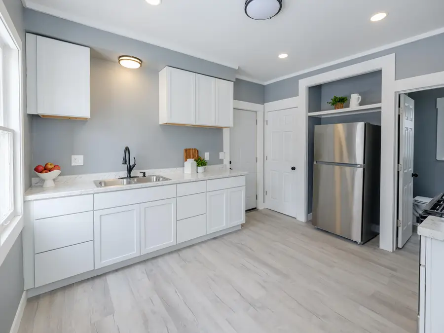 915 Hays Park Avenue, Kalamazoo, MI 49001 - #2