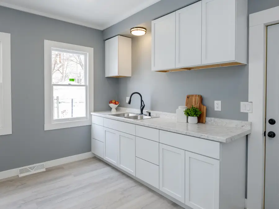 915 Hays Park Avenue, Kalamazoo, MI 49001 - #3