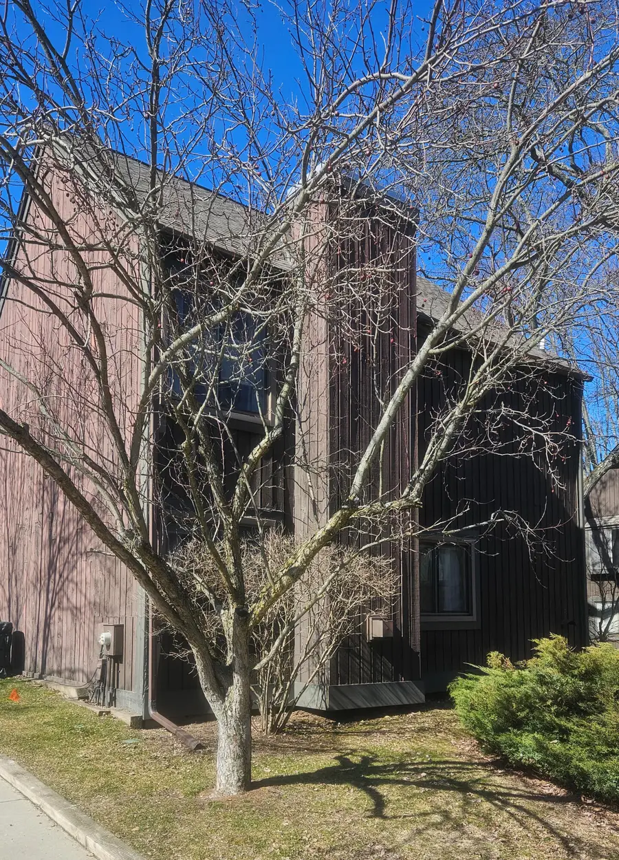 160 Carberry Hill Court Building: 40, Kalamazoo, MI 49006 - #2