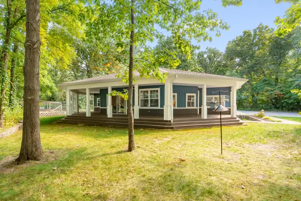 1050 102nd Avenue, Plainwell, MI 49080