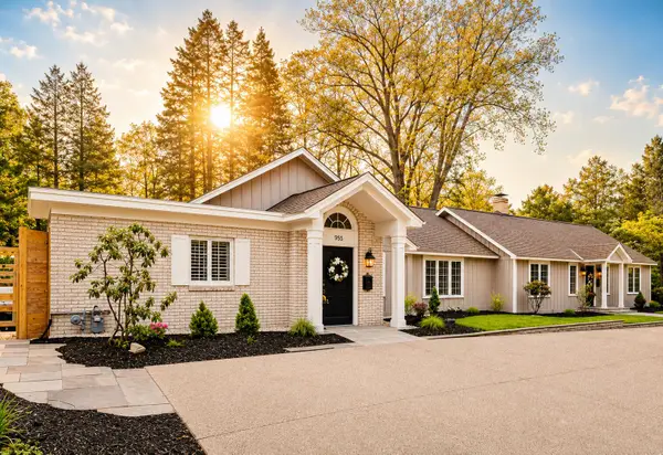955 W Center Street, Douglas, MI 49406