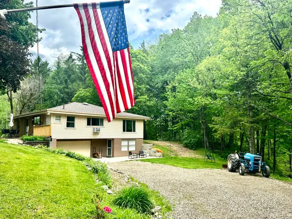 41341 Co Rd 665, PawPaw, MI 49079