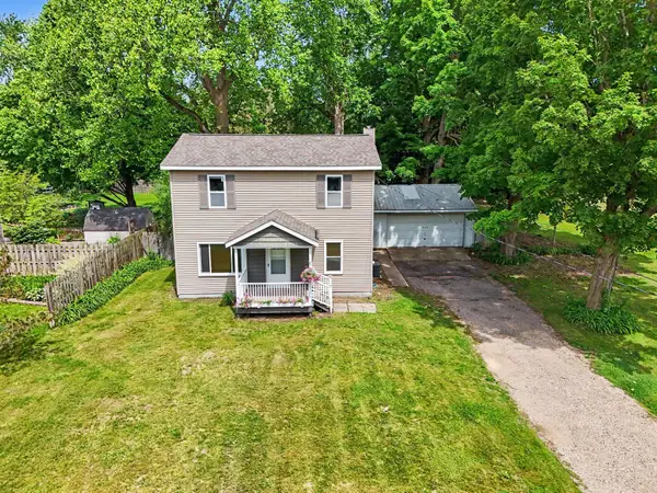 919 Charles Street, Plainwell, MI 49080
