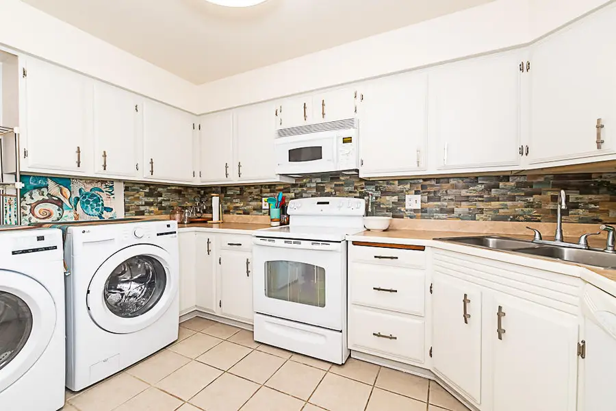 4040 Greenleaf Circle Unit: 408, Kalamazoo, MI 49008 - #3