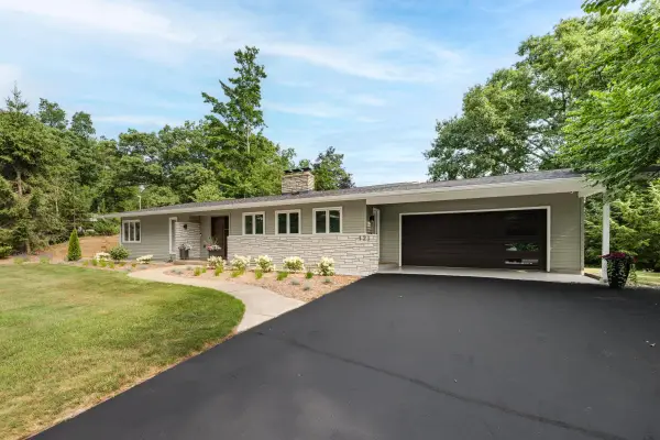 121 S Lake Doster Drive, Plainwell, MI 49080
