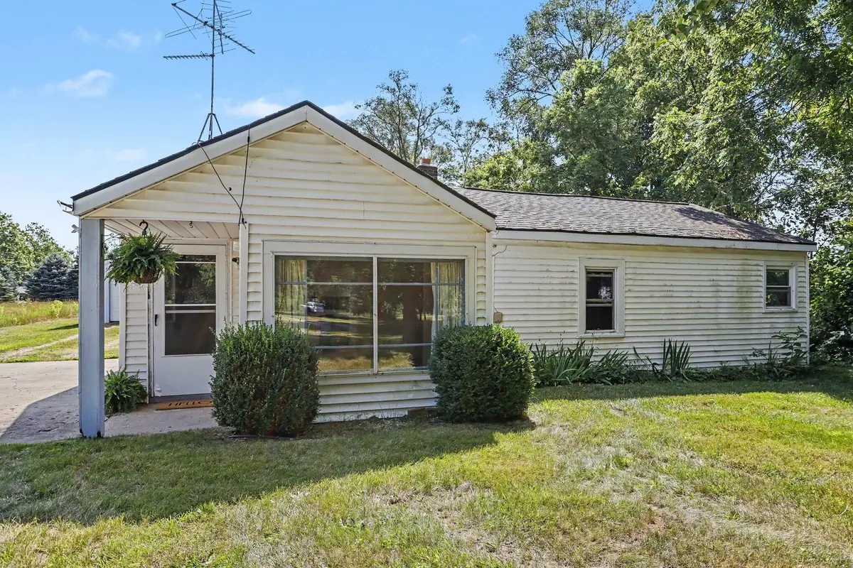 15 4th Street, Plainwell, MI 49080 - #1