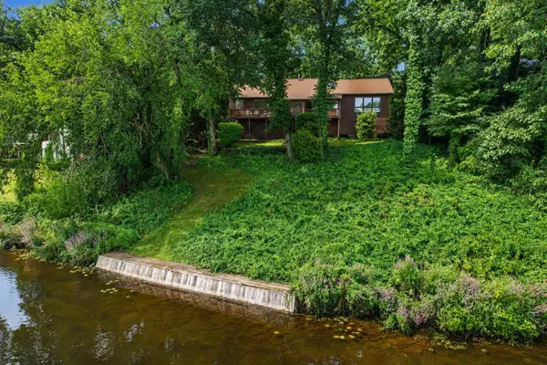 9808 Oak Forest Circle, Kalamazoo, MI 49009