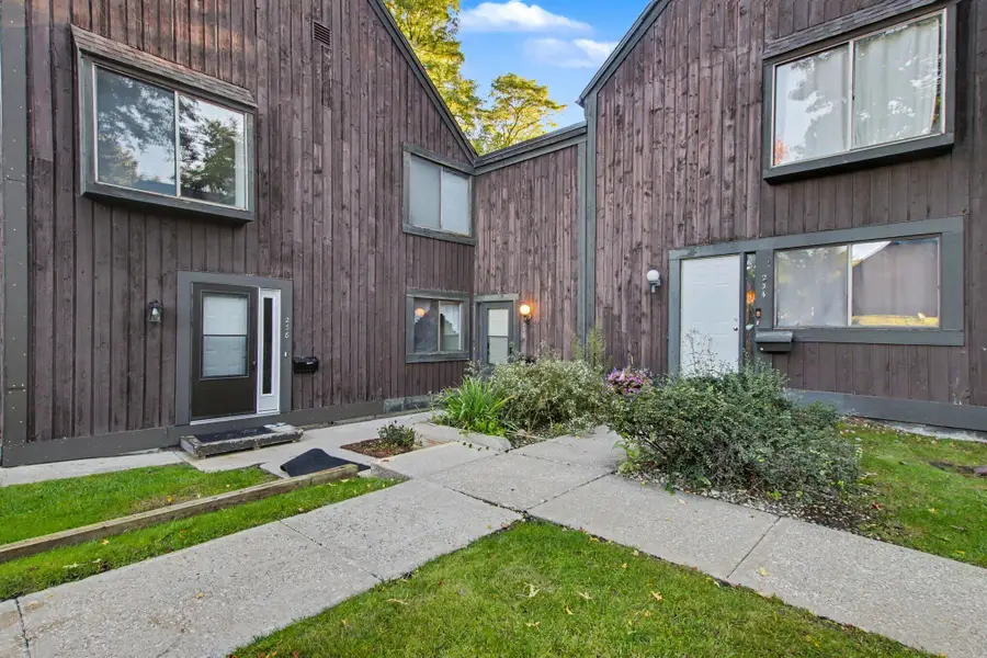 236 Falkirk Court Building: 2 Unit: 16, Kalamazoo, MI 49006 - #2