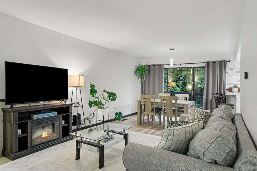 236 Falkirk Court Building: 2 Unit: 16, Kalamazoo, MI 49006 - #3
