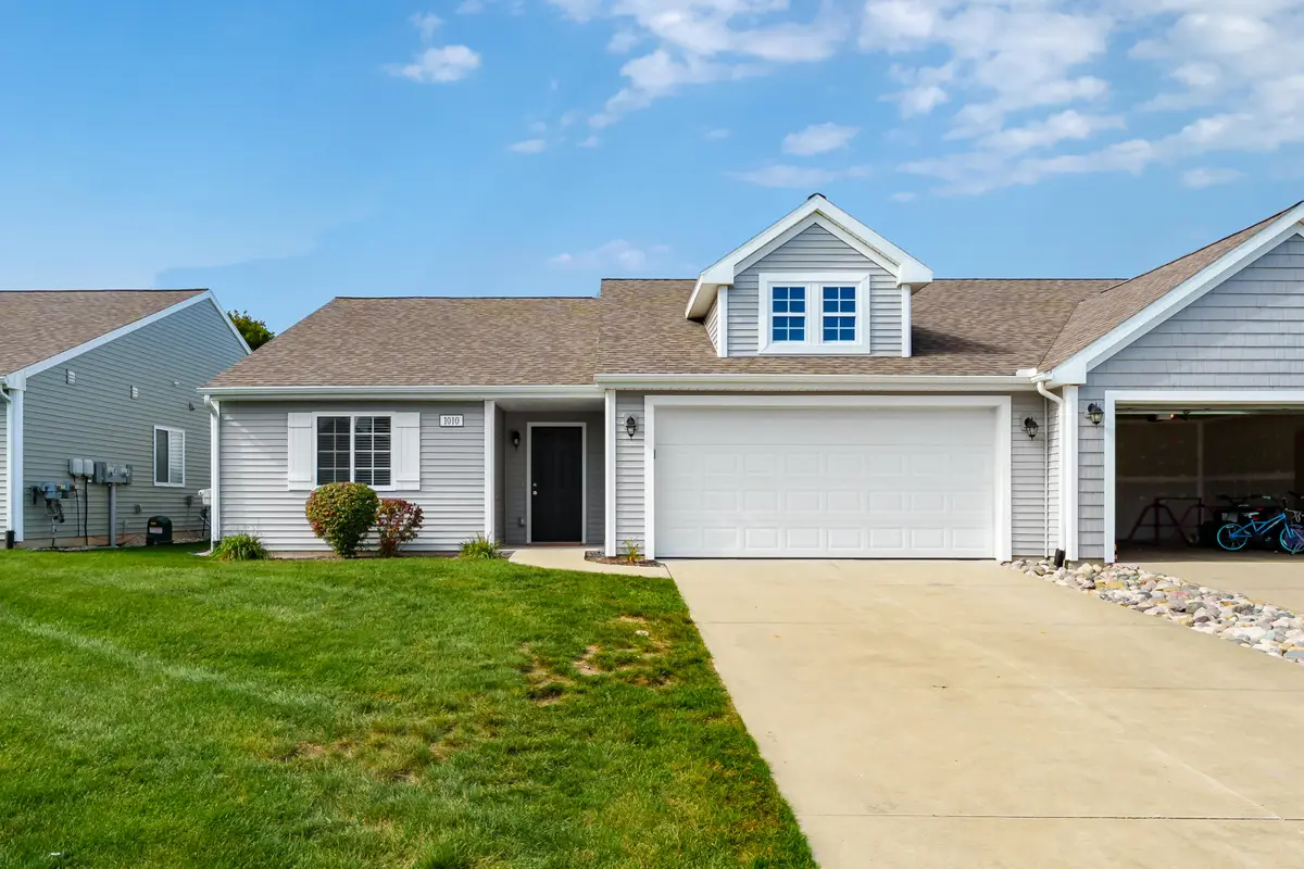 1010 W Villas Drive, Vicksburg, MI 49097 - #1