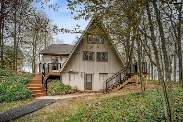 4346 W Fox Farm Road, Manistee, MI 49660