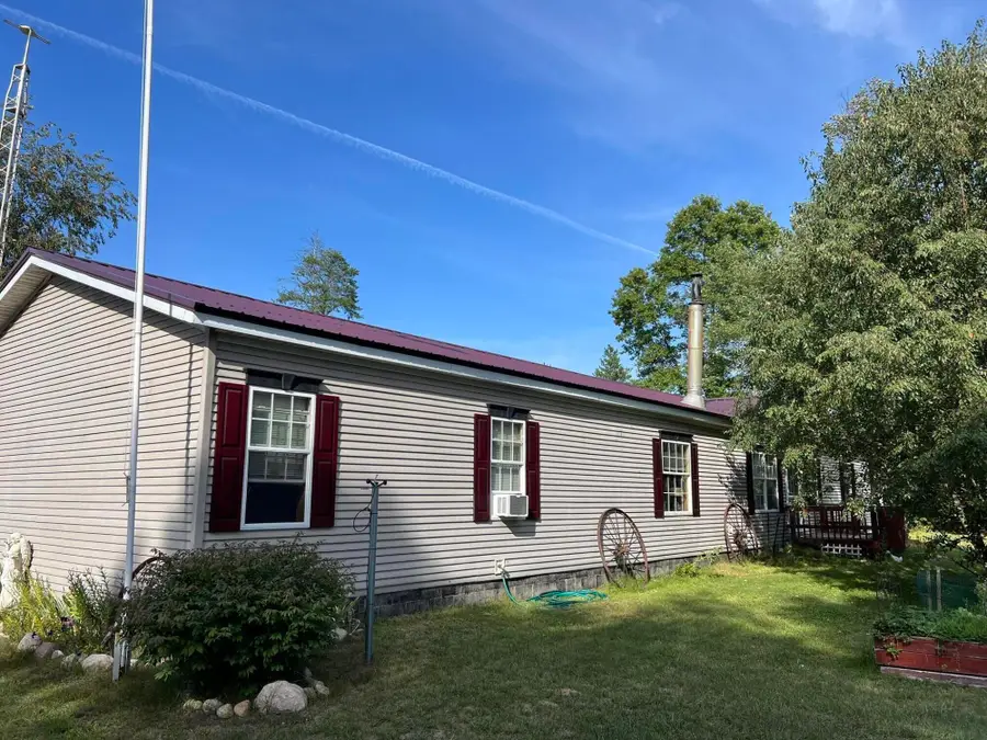 984 W Rose Meadow Drive Drive, Luther, MI 49656 - Image #2