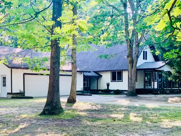 711 Division Street, Eastlake, MI 49626