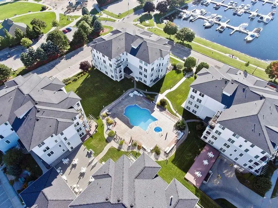 200 S Robert Street Building: 4 Unit: 58, Ludington, MI 49431 - Image #2