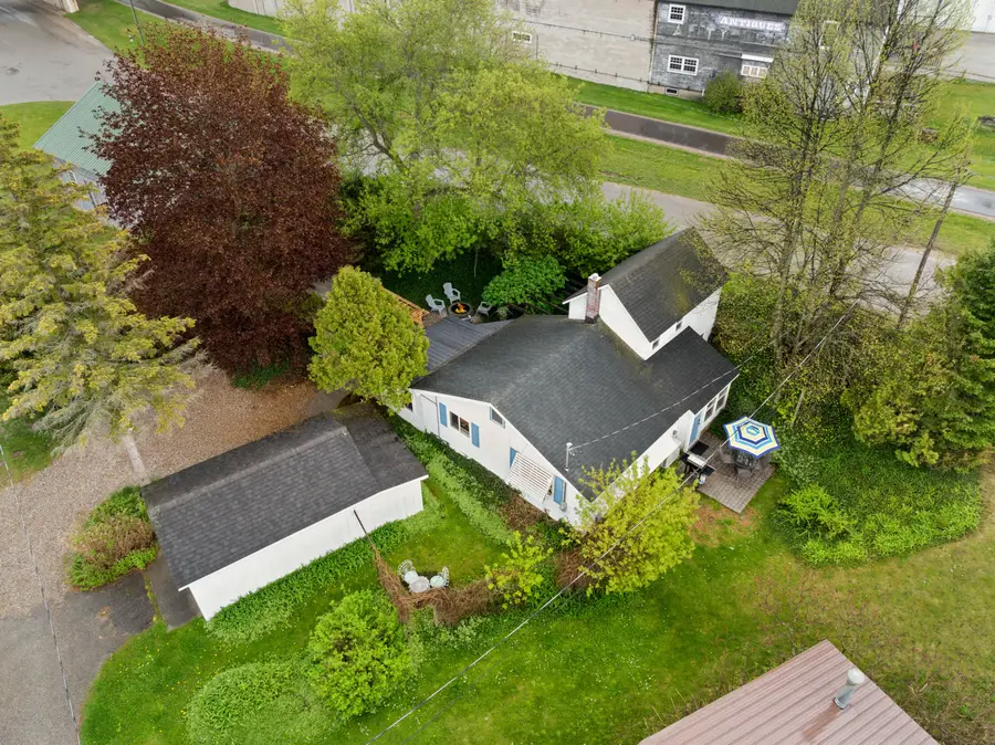 7276 Commercial ST, Beulah, MI 49617 - #2