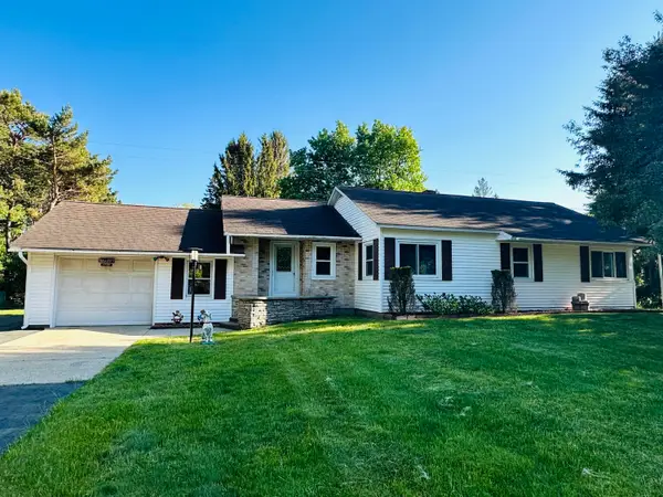 1735 Red Apple Road, Manistee, MI 49660