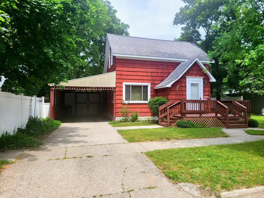 254 4th Avenue, Manistee, MI 49660 - #2