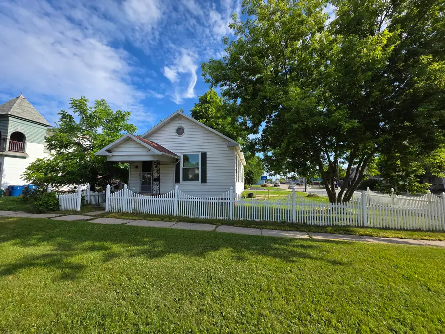 328 4th Street, Manistee, MI 49660 - #2