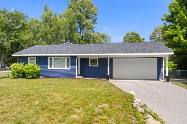 4238 Mollineaux, Frankfort, MI 49635