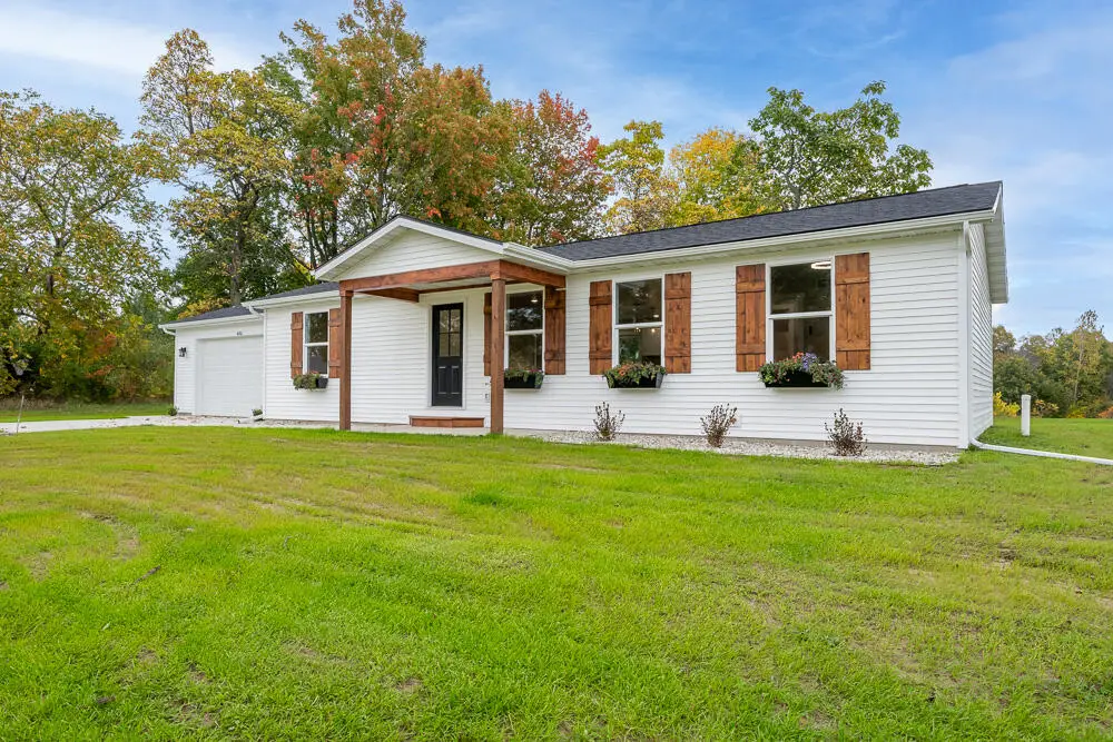 4080 Lakeview Dr, Shelby, MI 49446 - #1