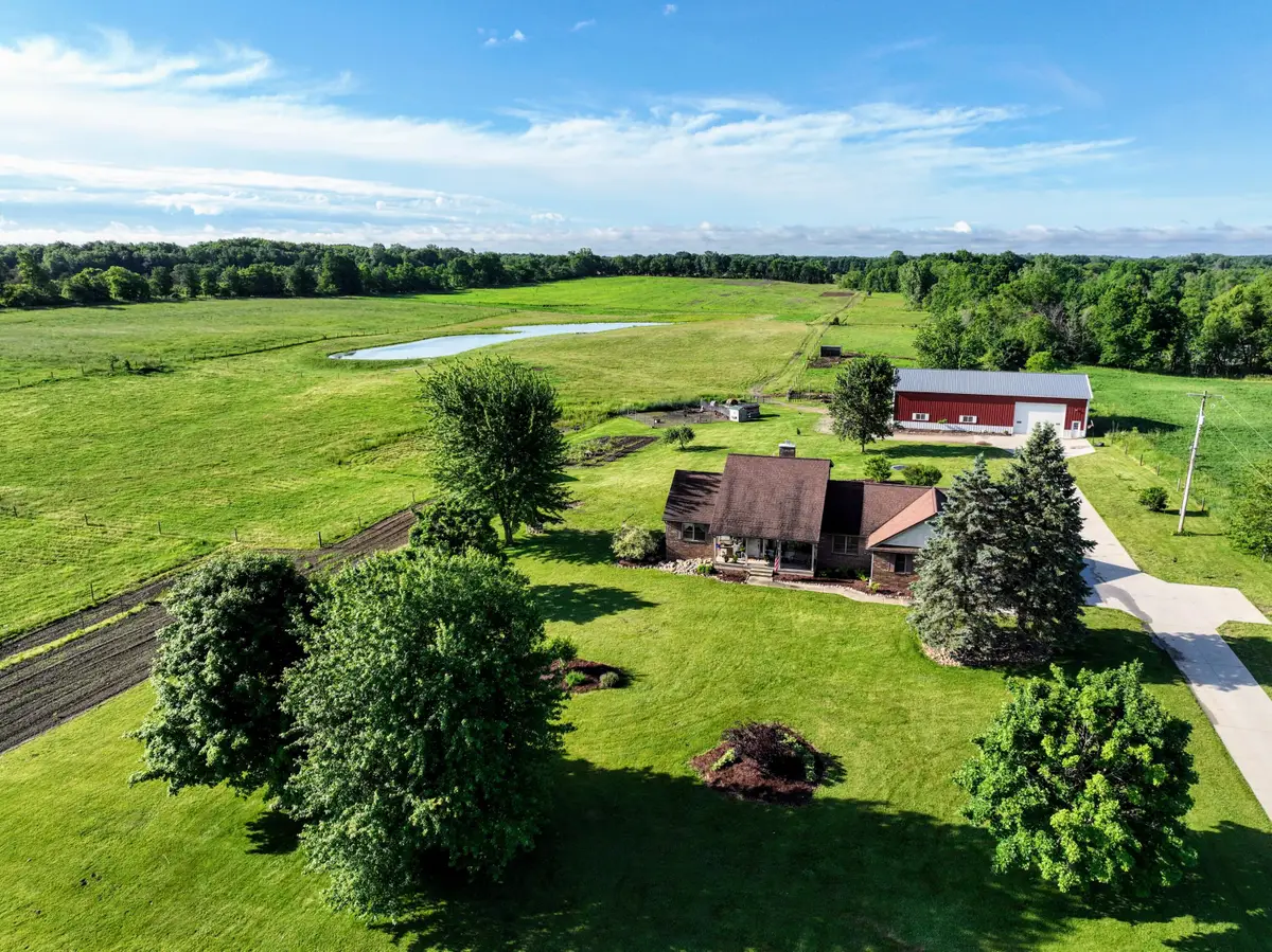2189 W Vermontville Highway, Charlotte, MI 48813 - #1