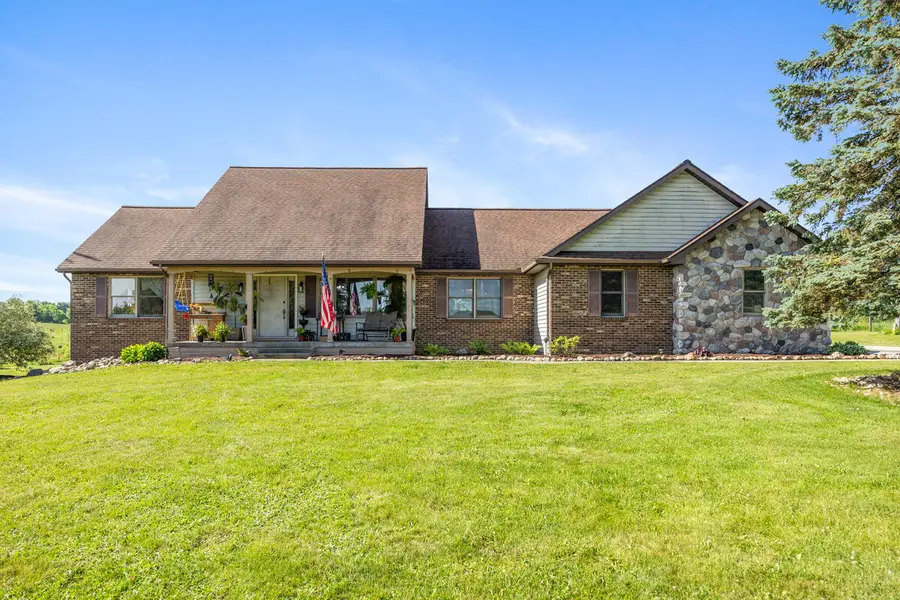2189 W Vermontville Highway, Charlotte, MI 48813 - #2