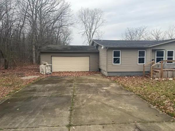 15900 Sandburg Street, Romulus, MI 48174