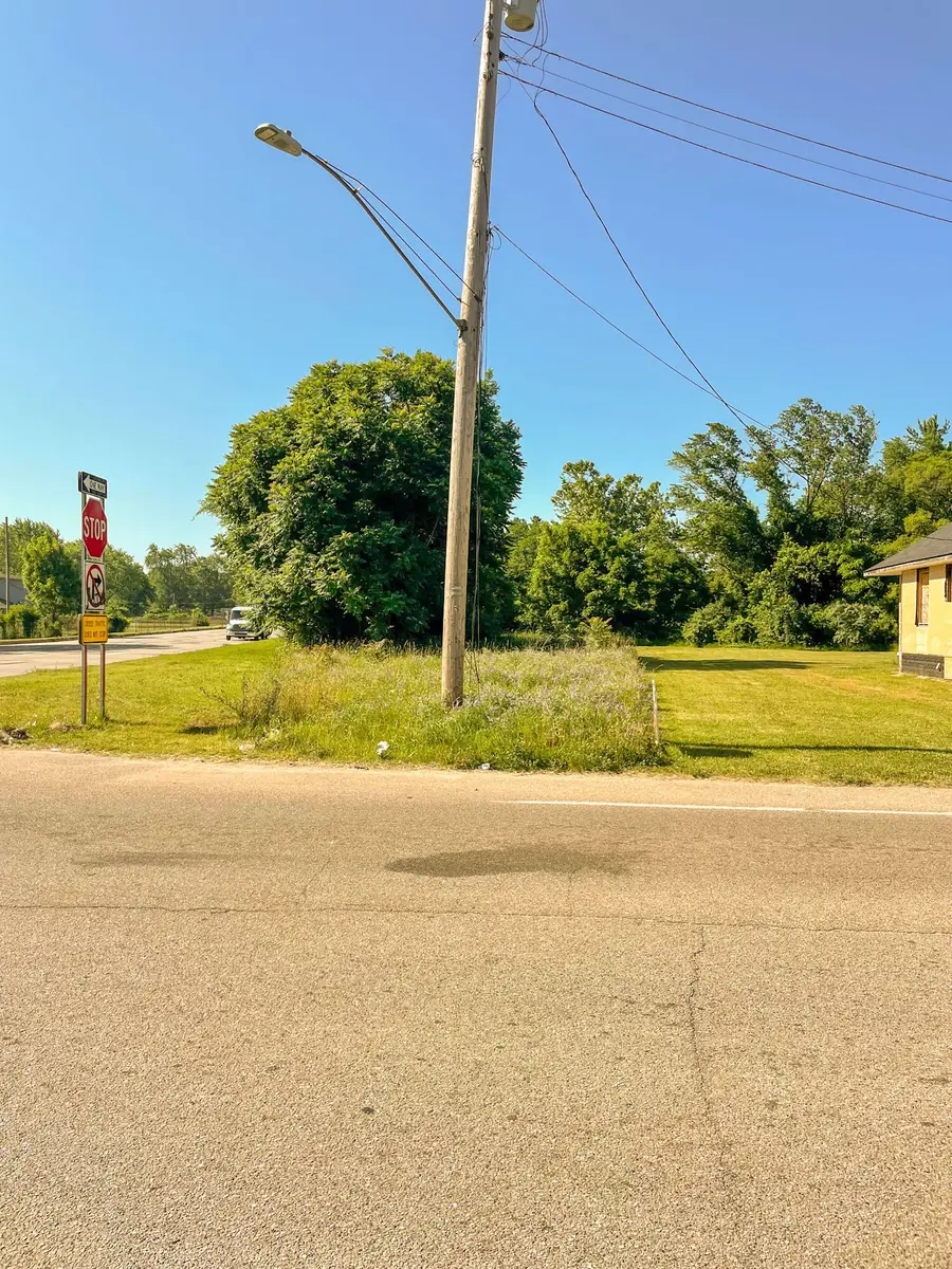 992 Highland Avenue, Benton Heights, MI 49022 - Image #2