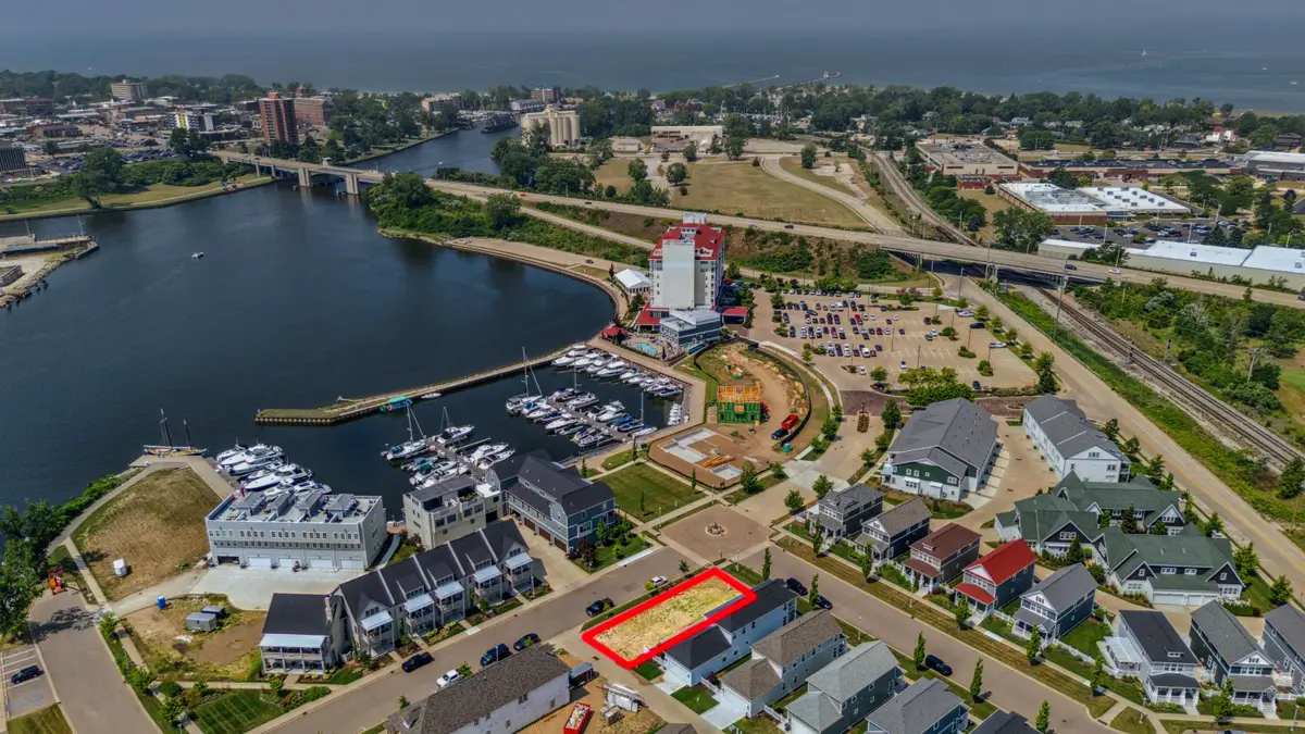 221 Cavelier Avenue, Benton Harbor, MI 49085 - Image #1