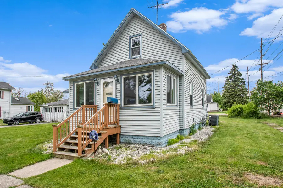 202 Maple Street, Three Oaks, MI 49128 - #3