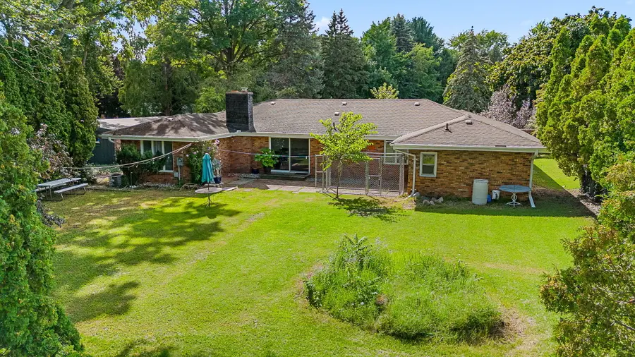 241 Woodlawn Court, Zeeland, MI 49464 - Image #2