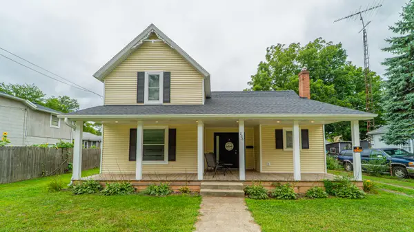 208 E Prairie Ronde Street, Dowagiac, MI 49047