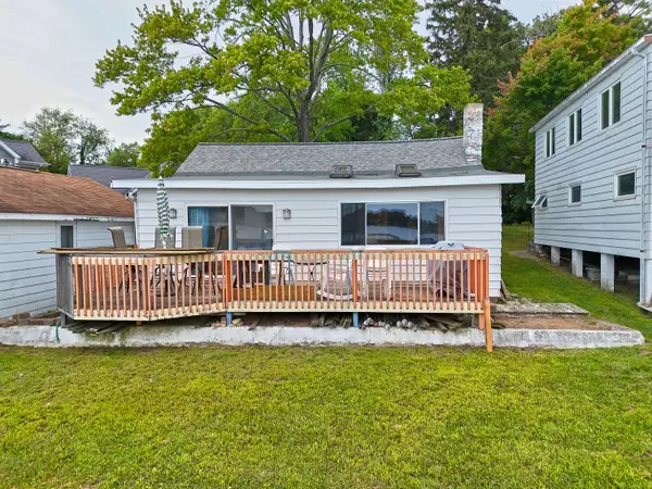 67023 Lakeshore Drive, Dowagiac, MI 49047