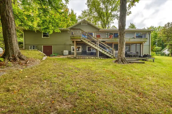 45417 15th Avenue, Bloomingdale, MI 49026