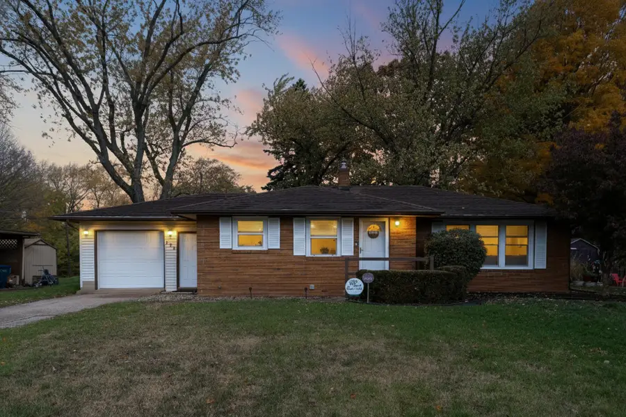 533 Eloise Drive, Fair Plain, MI 49022 - Image #2