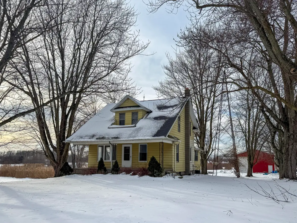 566 S Blue Creek Road, Benton, MI 49022 - Image #1