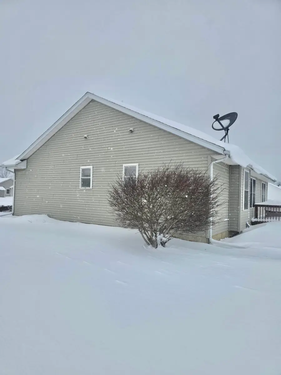 53427 Ridgeview Circle, Antwerp, MI 49079 - Image #2