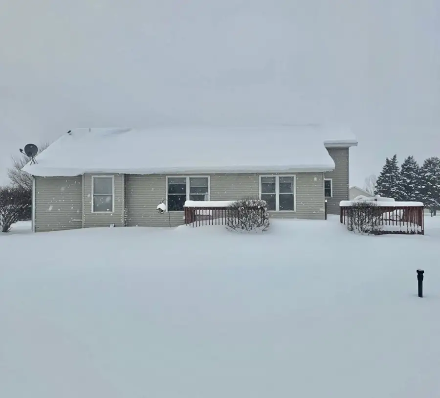 53427 Ridgeview Circle, Antwerp, MI 49079 - Image #3