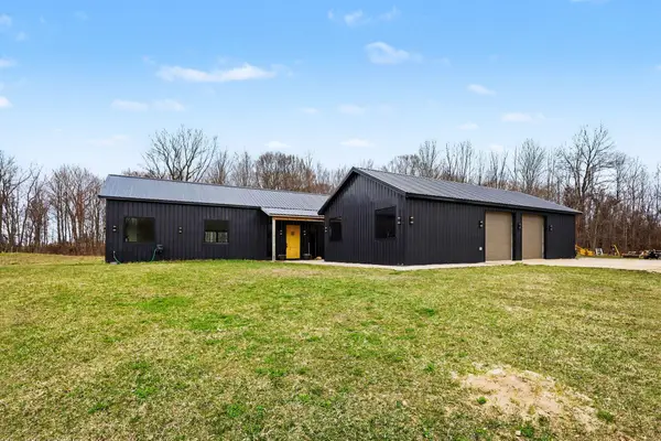 42733 CR 390, Bloomingdale, MI 49026