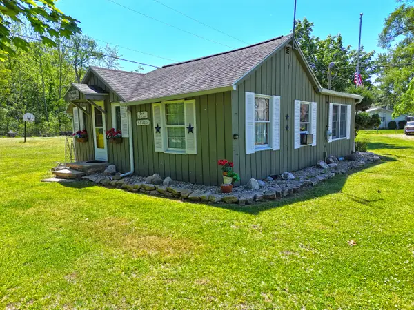 66205 94th Avenue, Dowagiac, MI 49047