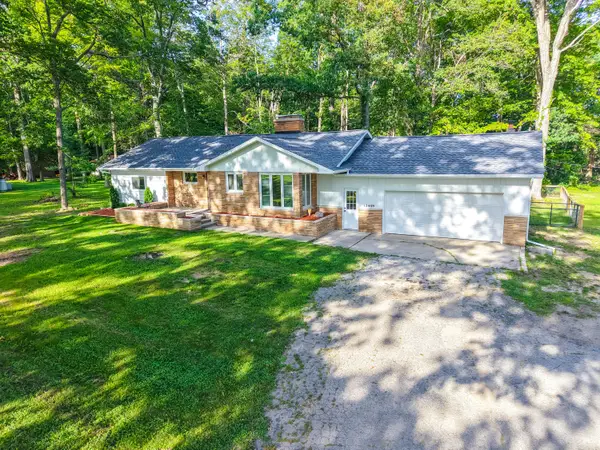 12449 California Road, Sawyer, MI 49125