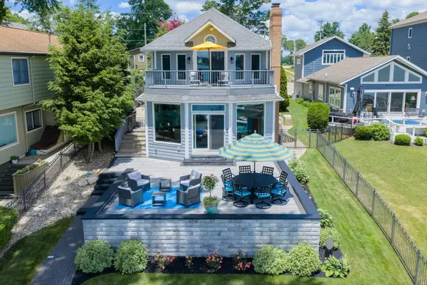 23631 N Shore Drive, Edwardsburg, MI 49112