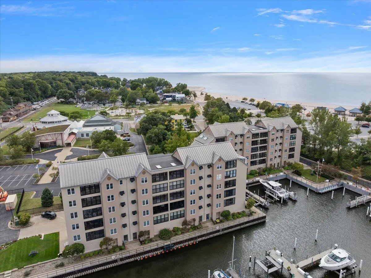 260 Water Street Building: 260 Unit: 5E, Saint Joseph, MI 49085 - #1